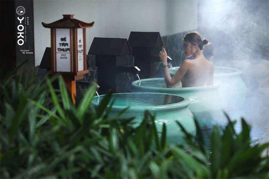 Tắm tráng: Trước khi tắm onsen, bạn cần tắm rửa sạch sẽ tại khu vực tắm tráng hoặc khu vực tắm ngồi để đảm bảo nguồn nước chung tại bể onsen luôn sạch